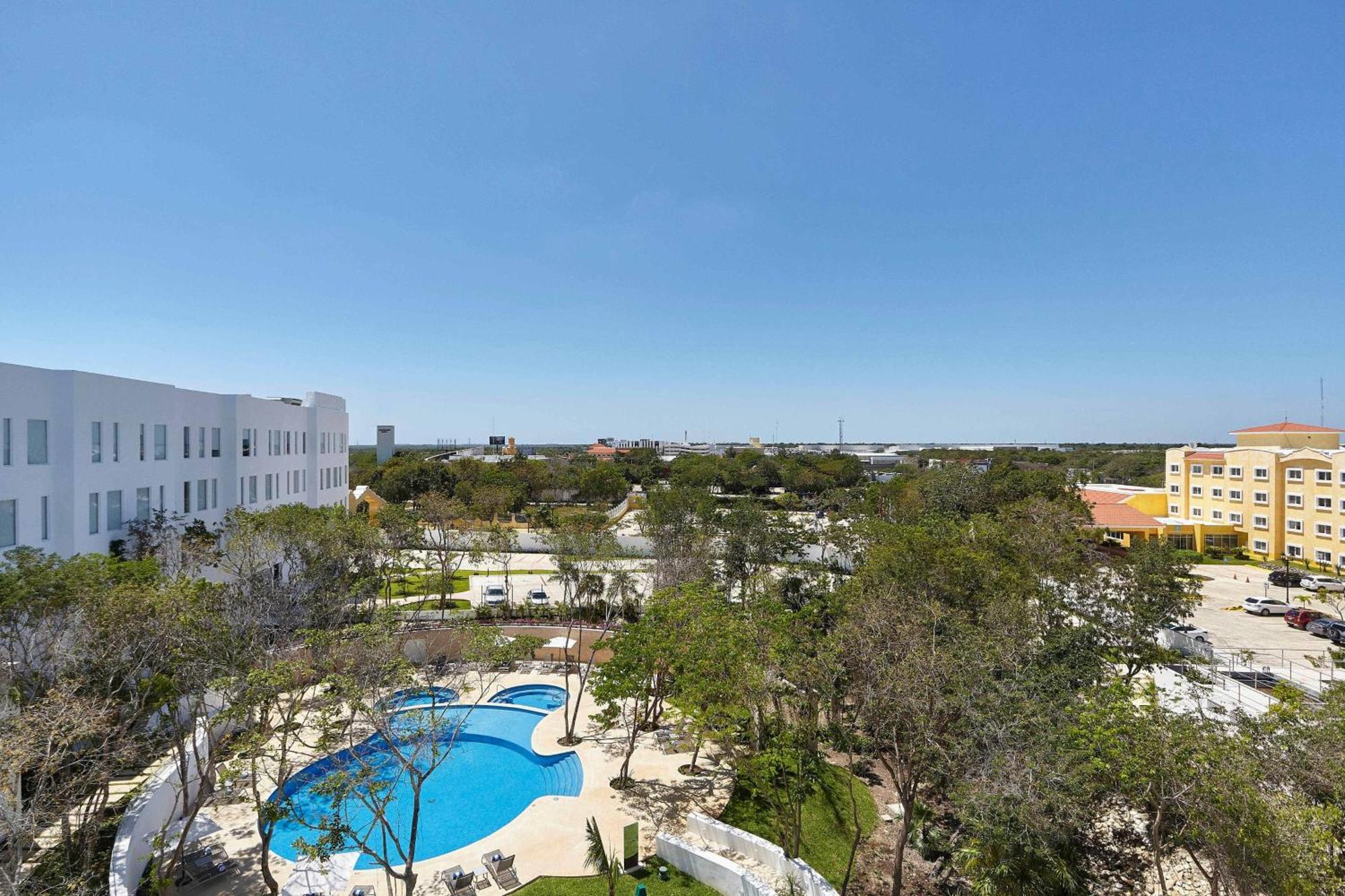 Fairfield Inn & Suites By Marriott Cancun Airport Alfredo V. Bonfil Екстериор снимка