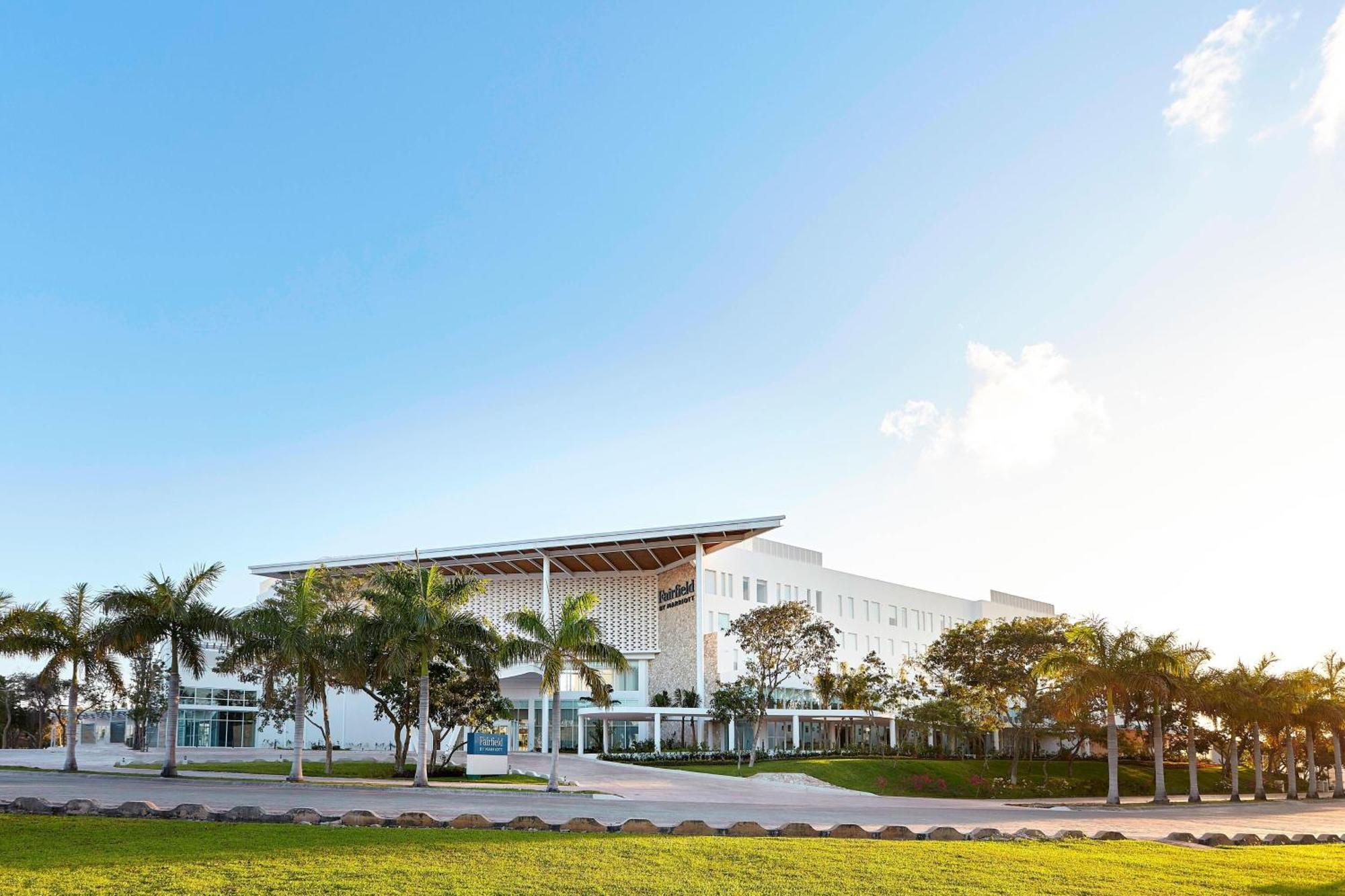 Fairfield Inn & Suites By Marriott Cancun Airport Alfredo V. Bonfil Екстериор снимка