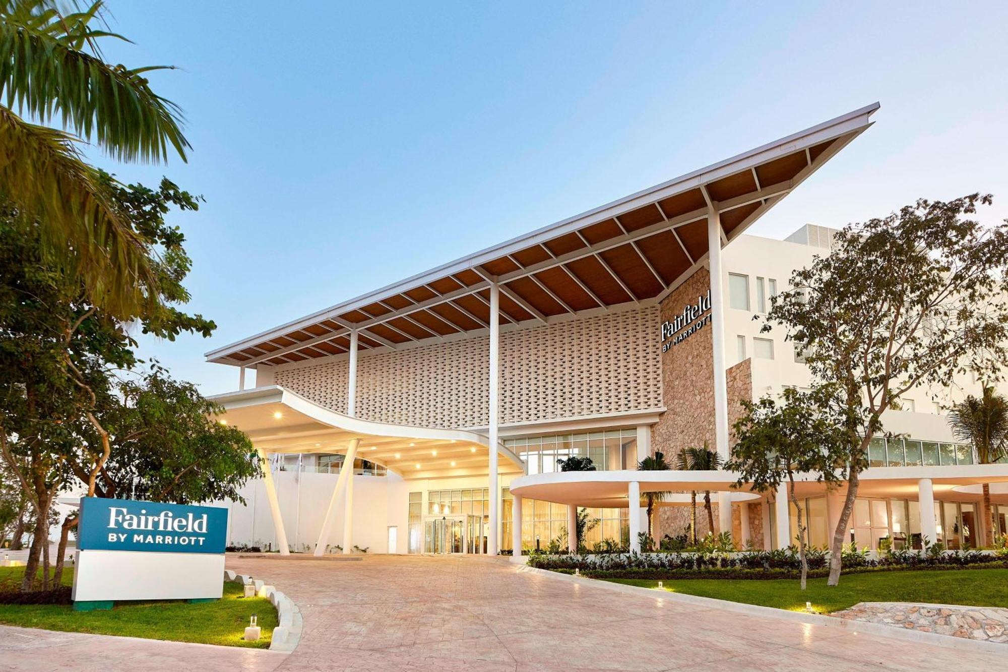 Fairfield Inn & Suites By Marriott Cancun Airport Alfredo V. Bonfil Екстериор снимка